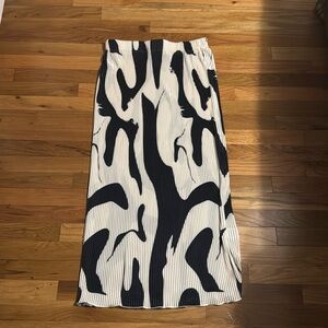 Brand new without tags black and white maxi skirt
